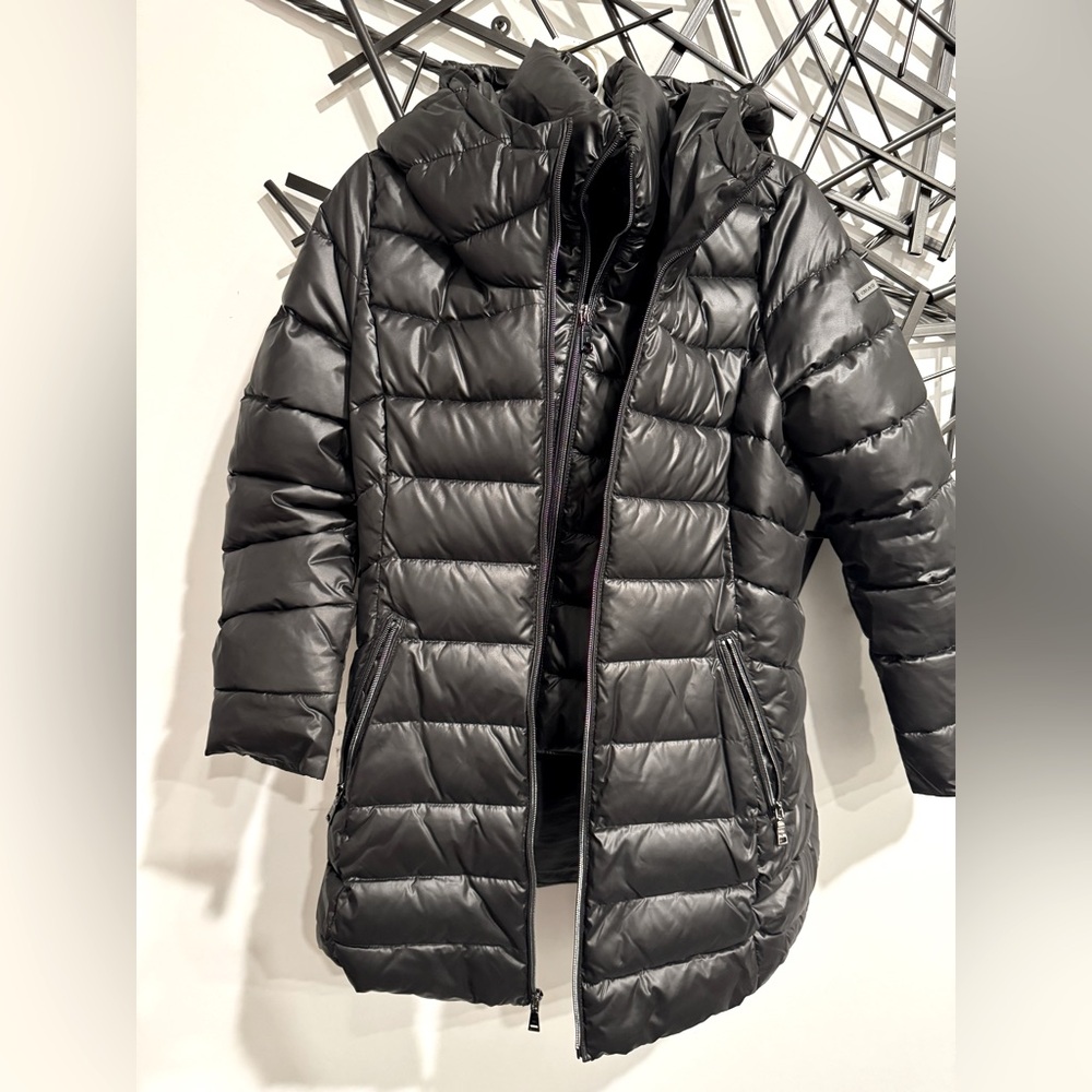 LIKE NEW: TAHARI poly filled puffer coat